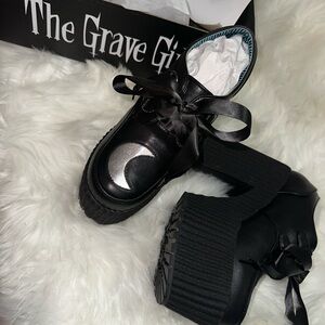 Grave Girls platform shoes brand new in box only took them out to take pictures